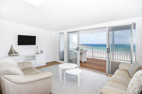 Pa's Beach House - Apartment 2 - Accommodation Guide 2