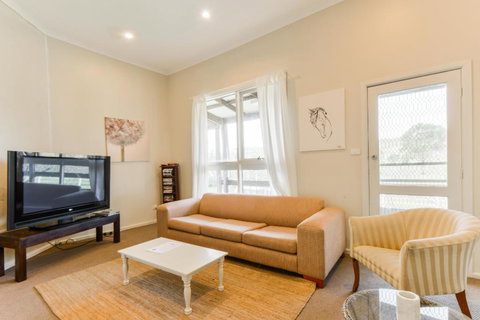 Pakenham Ranges - Accommodation Asia 1