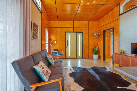 Palm Springs Suite - Accommodation Asia 2