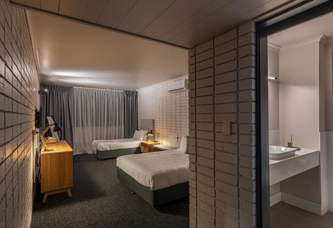 Palms Hotel - Accommodation Asia 1