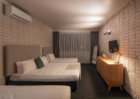 Palms Hotel - Accommodation Asia 3