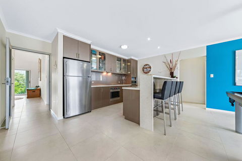 Panoramic Island Views - Shute Harbour - Accommodation Asia 3