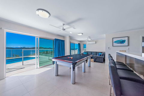 Panoramic Island Views - Shute Harbour - Accommodation Asia 2