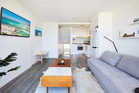 Panoramic Ocean Views In Stylish Manly Apartment - Accommodation Asia 2