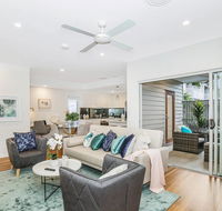 Park Avenue Townhouse Retreat Brisbane Sleeps 10 - Accommodation Asia