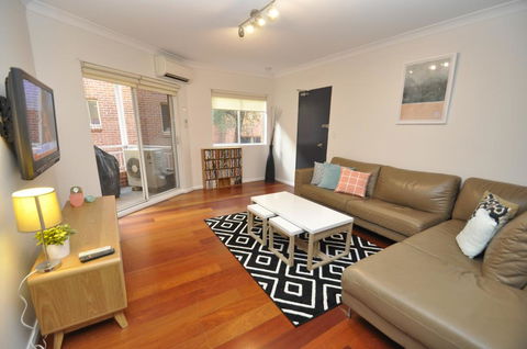 Parramatta Self-Contained Two-Bedroom Apartment (4LEN) - Accommodation Asia 0