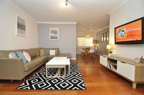 Parramatta Self-Contained Two-Bedroom Apartment (4LEN) - Accommodation Asia 1
