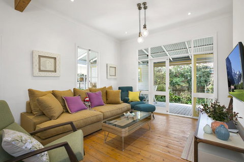 Paws Up Cottage - Accommodation Asia 0