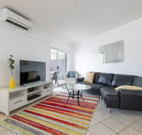 Peaceful 1 Bedroom Apartment with Parking - Accommodation Asia
