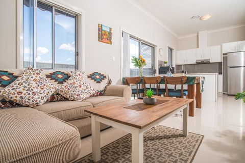 PEACEFUL 2Kingbed RootyHill Townhouse Near Station - Accommodation Asia 0