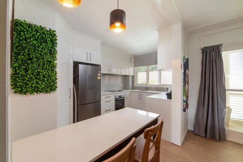 Peaceful 3 Bedroom Apartment In Ascot - Accommodation Guide 1