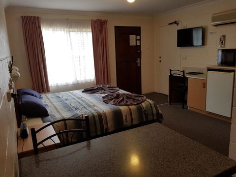 Peak Hill Golden Peak Budget Motel - Accommodation Asia 1