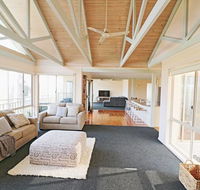 Pelican Lake Holiday House