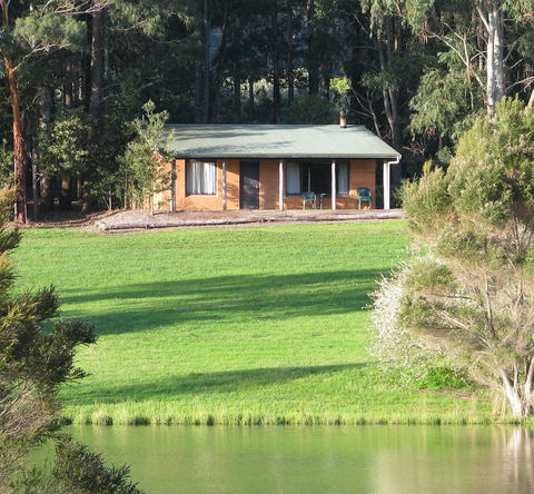 Pemberton Lake View Chalets - Accommodation Asia 0