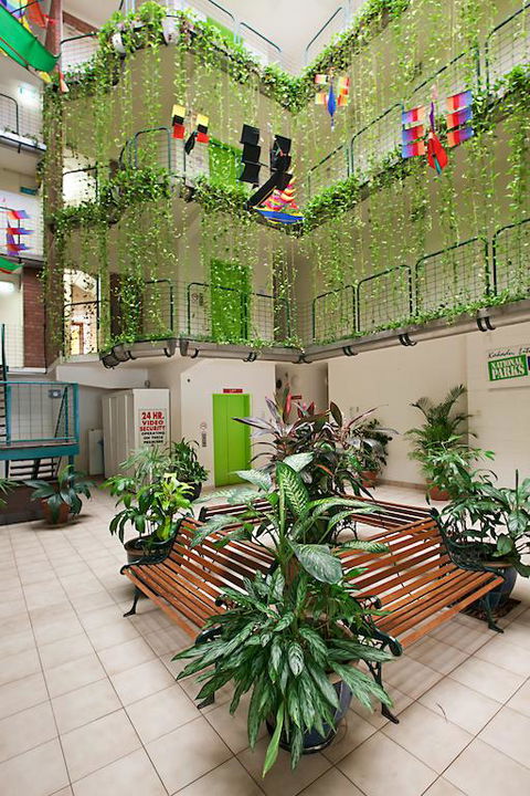 Peninsular Apartments - Accommodation Guide 3