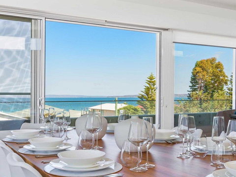 Perpendicular Penthouse - Modern Beachside Apartment - Accommodation Asia 2