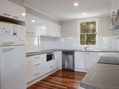 Pet Friendly 4 Bedroom Holiday Home - River Views - Accommodation Asia 2