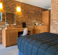 Peter Allen Motor Inn - Accommodation Asia