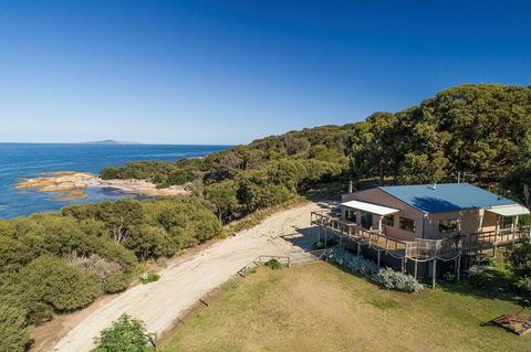 Pine Scrub Beach House - Accommodation Guide 0