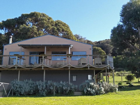 Pine Scrub Beach House - Accommodation Guide 1