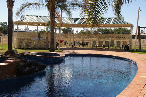 Pines Country Club Motor Inn - Accommodation Asia 2