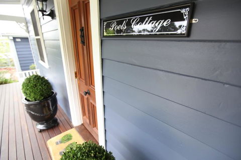 Poet's Cottage - Fireplace, Close To Treks - Accommodation Guide 2