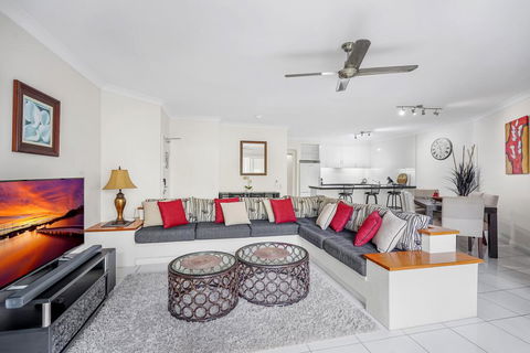 Poolside Apt In Alamanda Beachfront Resort (52) - Accommodation Asia 3