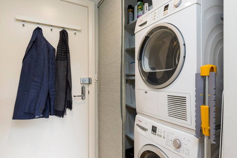 Poolside Sydney 1 Bedroom Apartment - Accommodation Asia 1