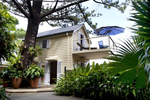 Port Douglas Cottage & Lodge - Accommodation Guide 0