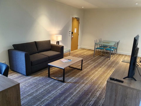 Porter's Plainland Hotel - Accommodation Asia 2