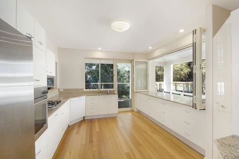 Prestigious House In Little Cove - 4 Baywoods - Accommodation Asia 3