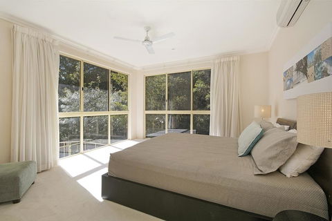 Prestigious House In Little Cove - 4 Baywoods - Accommodation Asia 1