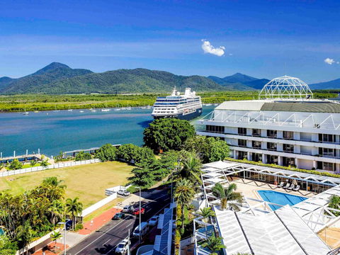Pullman Reef Hotel Casino - Accommodation Guide 1