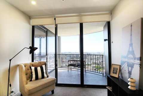 Queen St Residence - Accommodation Guide 1