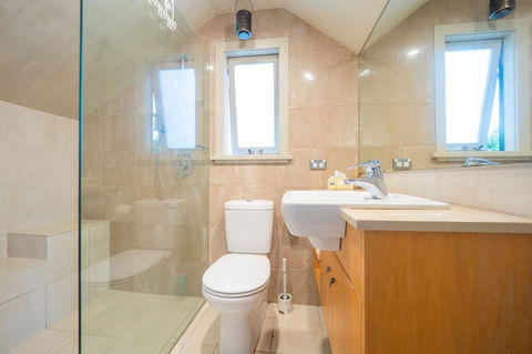 Quiet Private Studio In Strathfield With Kitchenette And Private Bathroom 3min To Station Sleeps 6 - Accommodation China 2