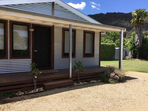 Rail Trail Cottage - Accommodation Guide 0