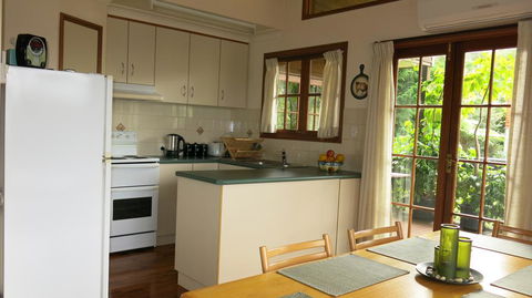 Ravensbourne Escape - Cedar Lodge - Accommodation Guide 1