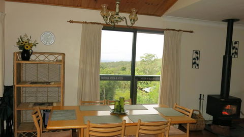 Ravensbourne Escape - Cedar Lodge - Accommodation Guide 2