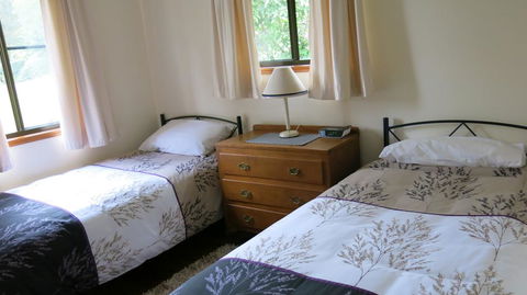 Ravensbourne Escape - Cedar Lodge - Accommodation Guide 3