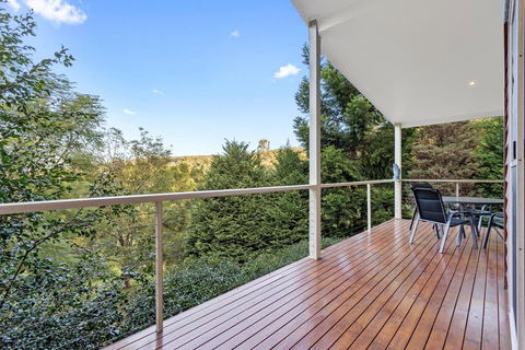 Ravensbourne Escape- Kookaburra Kottage - Accommodation Guide 1