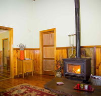 Red Tractor Retreat - Accommodation Asia