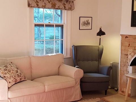 Redruth - 2 Bedroom Cottage Situated In Wandiligong - Accommodation Asia 2