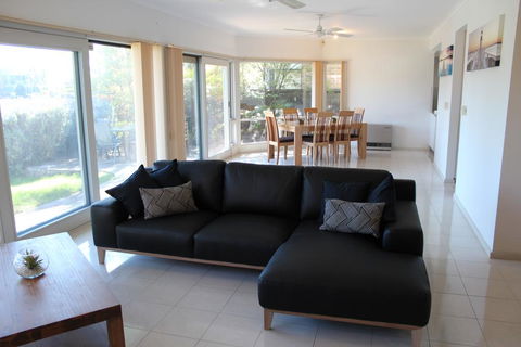 Relax At The Marina - Accommodation Asia 1