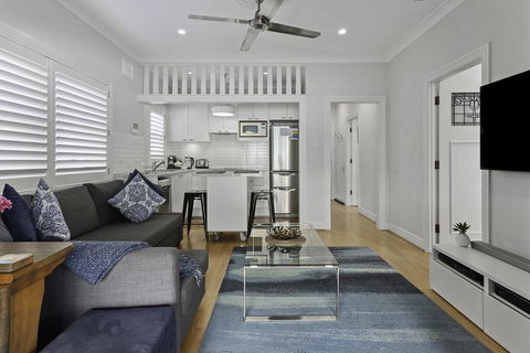 Relaxed Clovelly Beach Home - Parking - Cloey6 - Accommodation Asia 3