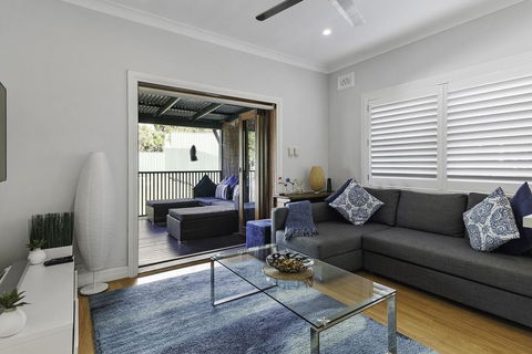 Relaxed Clovelly Beach Home - Parking - Cloey6 - Accommodation Asia 2