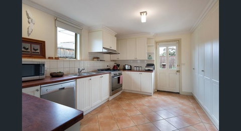 Roalies Farm House - Accommodation Asia 3