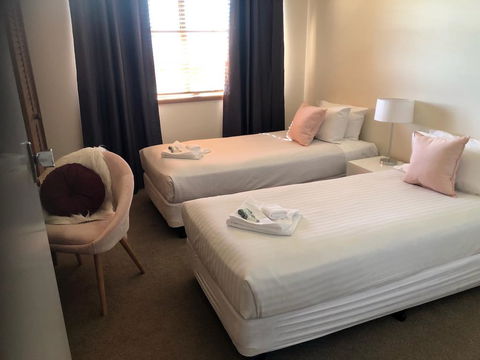 Robin Hill Views - Accommodation Asia 1