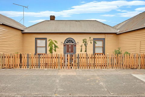 Robinson Cottage - Accommodation Asia 0