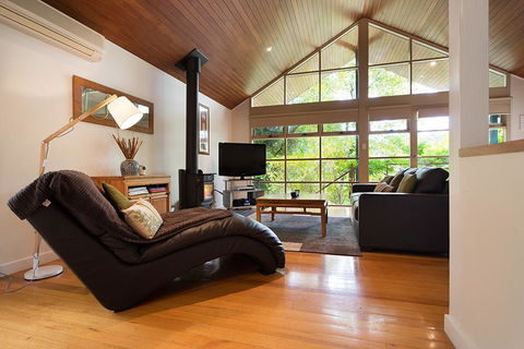 Romantic Treehouse Getaway - Accommodation Guide 0