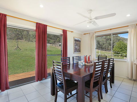 Rosa Estate In Broke - Two 3br House In Walking Distance To Cellar Doors - Accommodation Asia 3